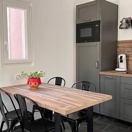Holiday home Maisonnette Independante Avec Jardin/patio Nimes