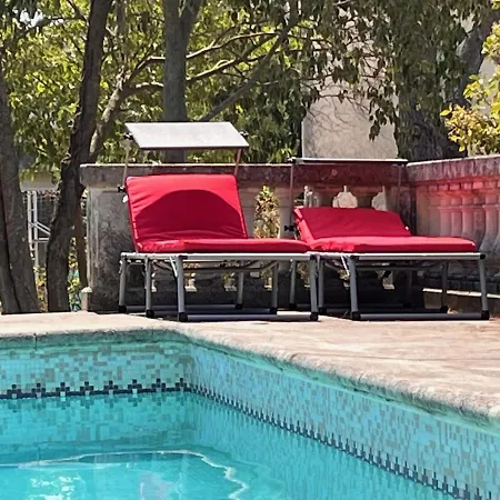 Maisonnette Independante Avec Jardin/patio Holiday home *