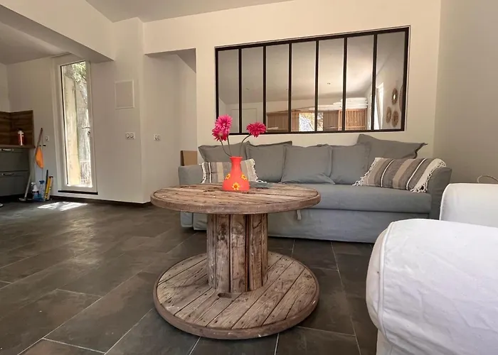 Maisonnette Indépendante Avec Jardin/patio Hébergement de vacances